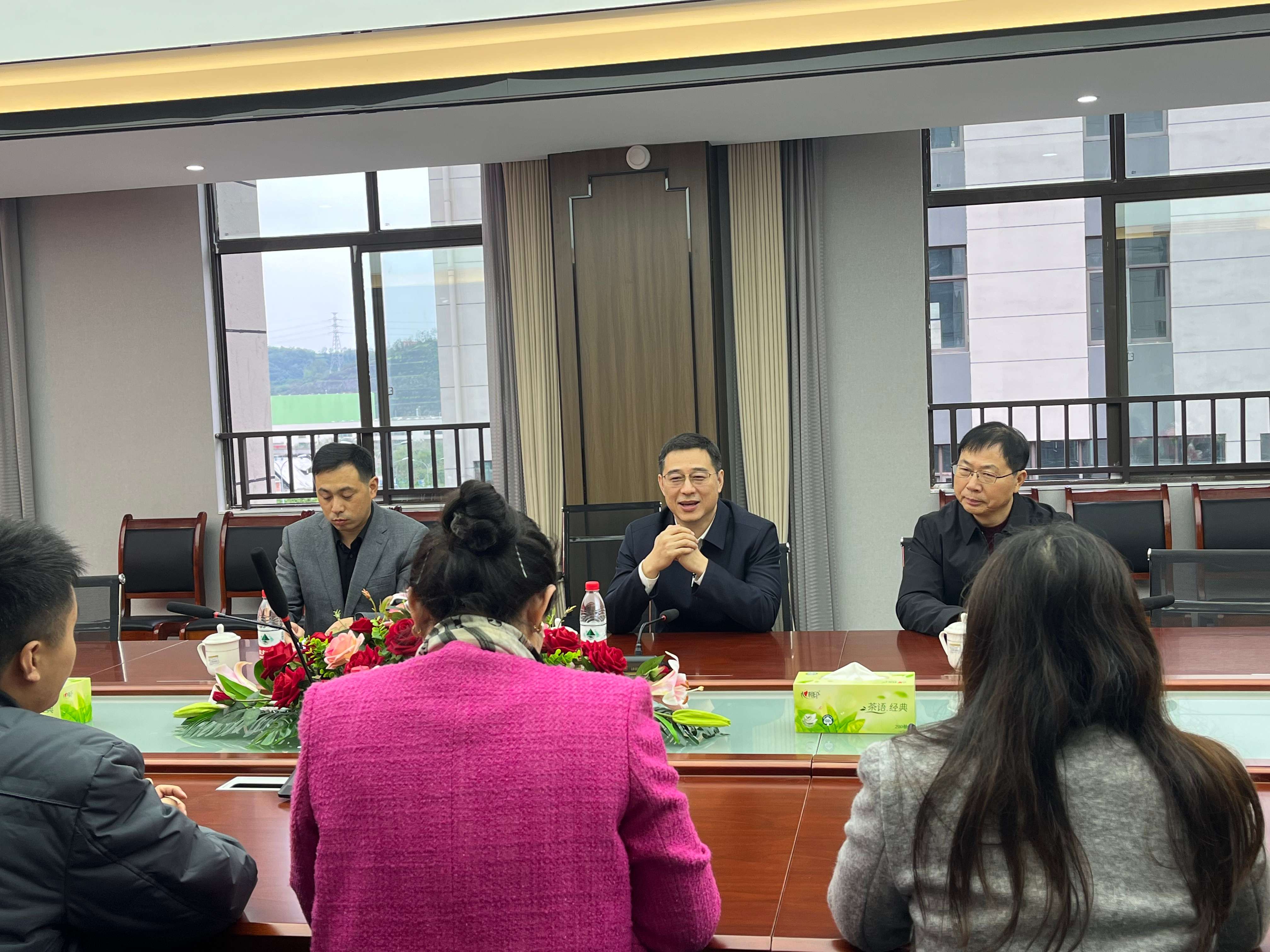 熱烈歡迎江西省進賢縣領導蒞臨指導重慶市宏冠醫療設備有限公司國際生物城基地